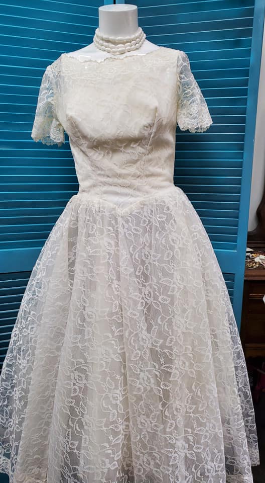 50s Tea Length Vintage Lace Wedding Dress Full Skirt. Small Bust
